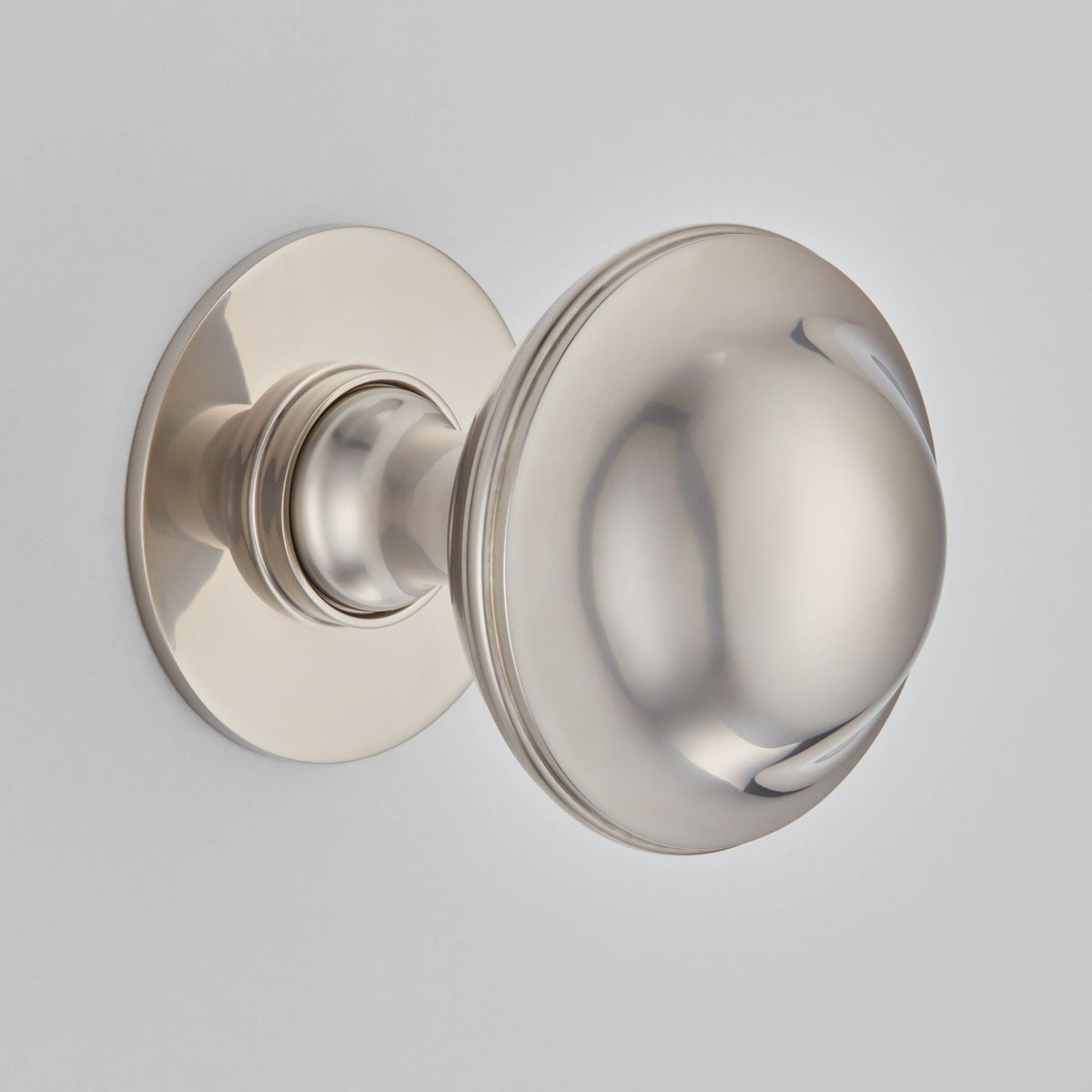 Croft Plain Round Centre Door Knob– FulhamBrassOnline