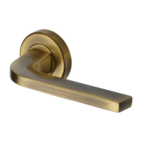 Bellagio Lever Handle on Round Rose